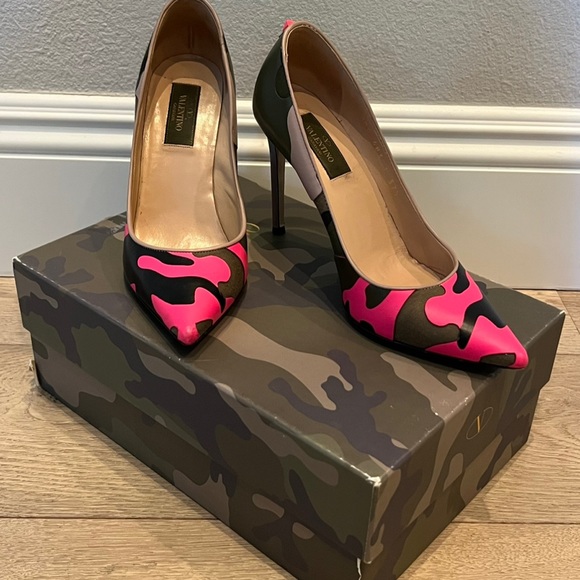 Valentino Rockstud RARE Camo Pink Pumps - Picture 1 of 12